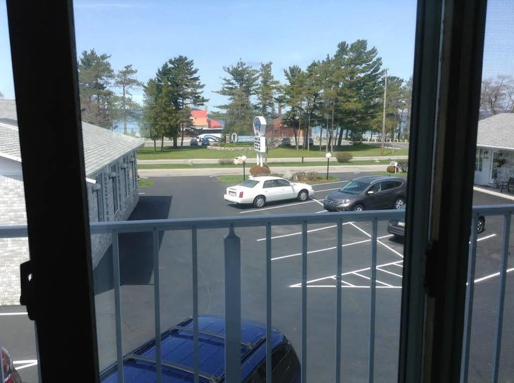 Lighthouse View Motel Маккино Сити Экстерьер фото